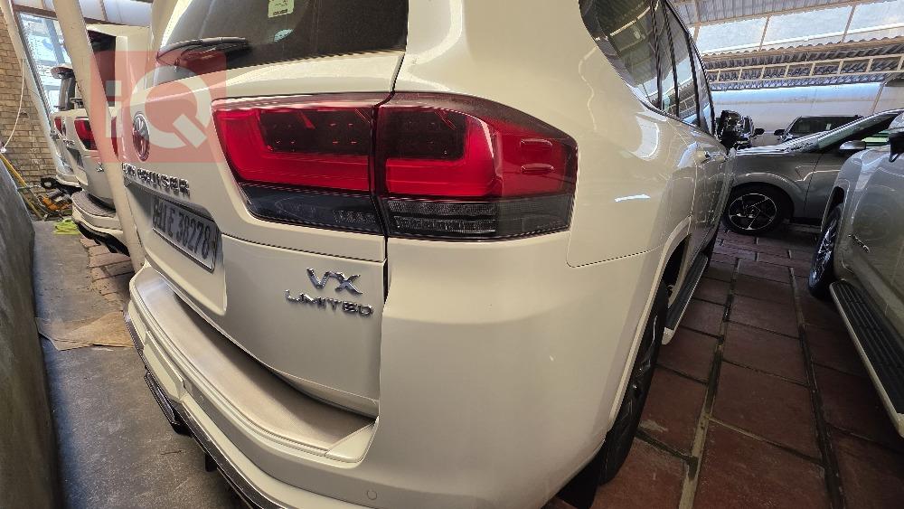 تۆیۆتا لاند کروزەر